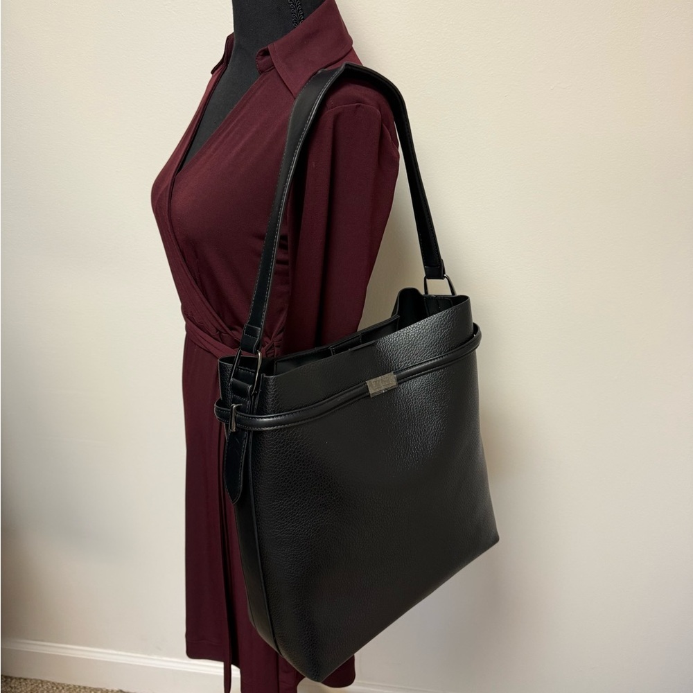 Steve Madden Sleek Black Shoulder Bag - Picture 3 of 7